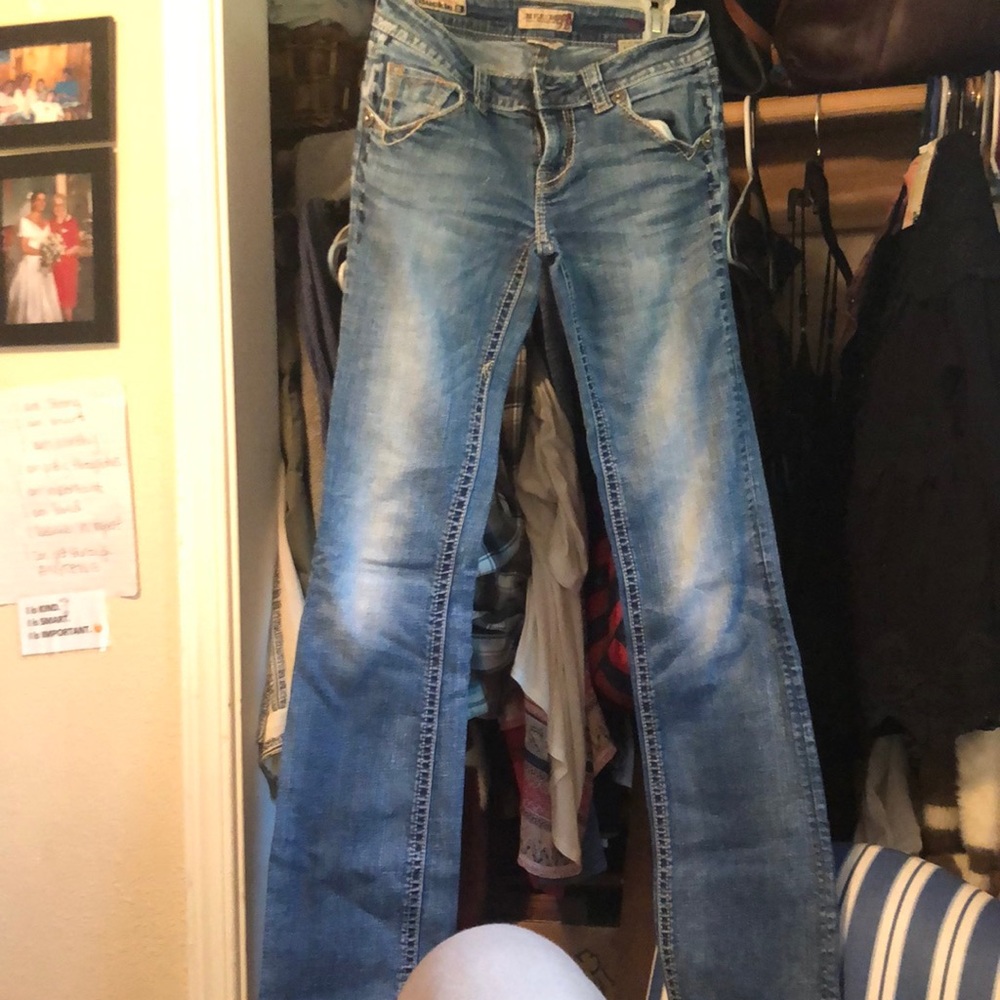 Barely worn pair of Buckle jeans.